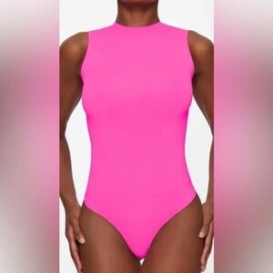 SKIMS | NWT ESSENTIAL SLEEVELESS Thong Bodysuit PINK HIGHLIGHT Barbiecore L/XL